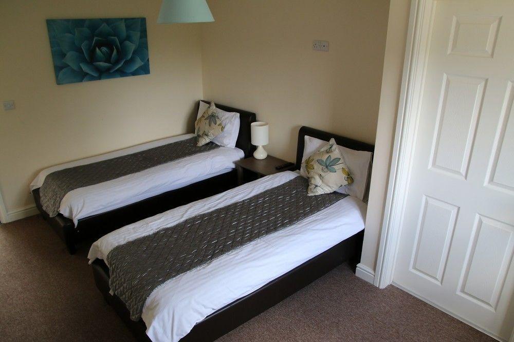 The Lodge Redhill  Exterior photo