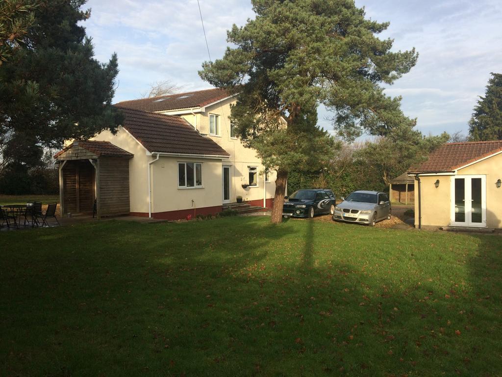 The Lodge Redhill  Exterior photo